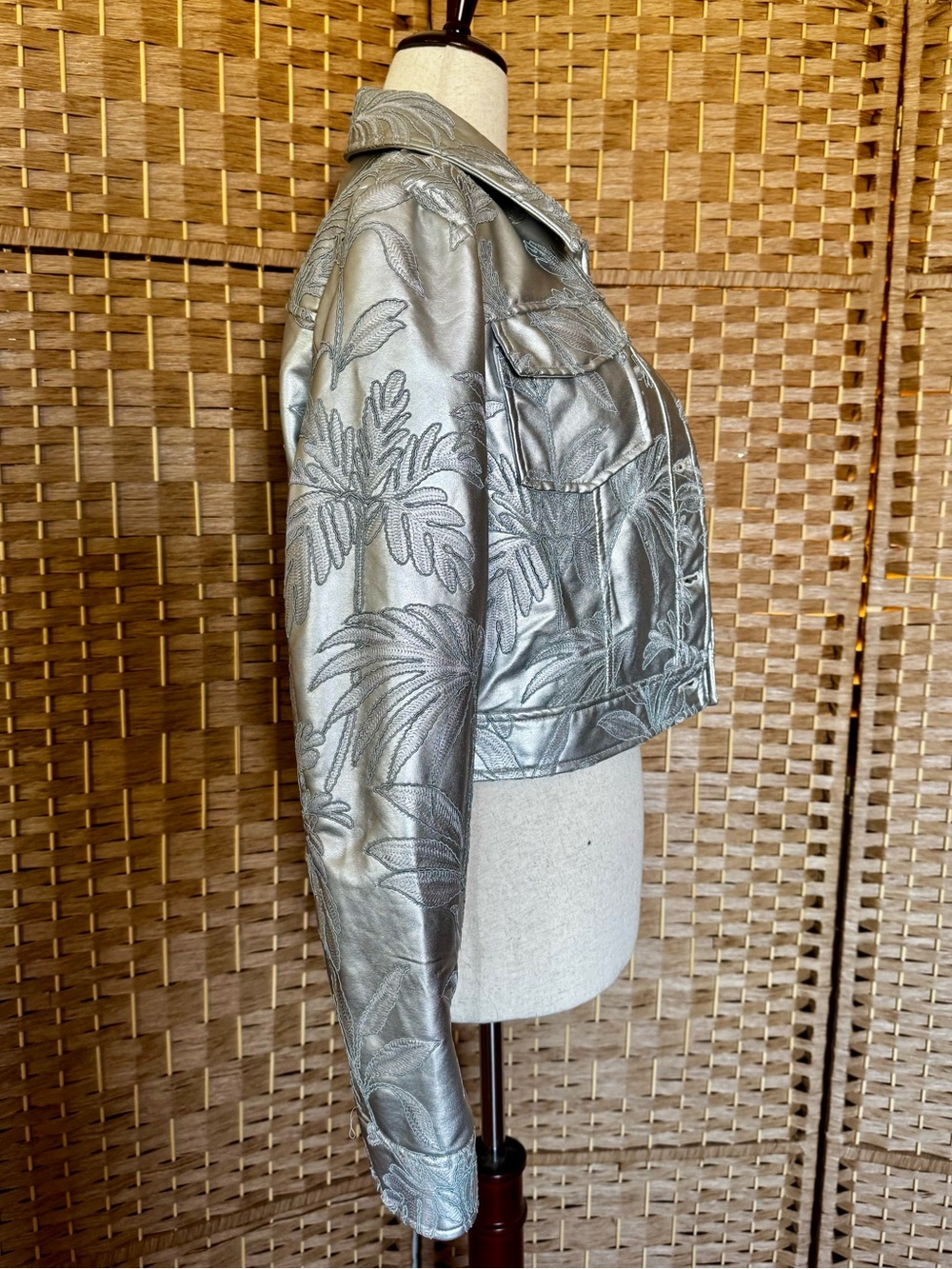 NWT Guess Clelia embroidered metallic silver trucker jacket - Picture 7 of 16